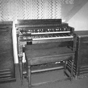 vintage keyboard photo